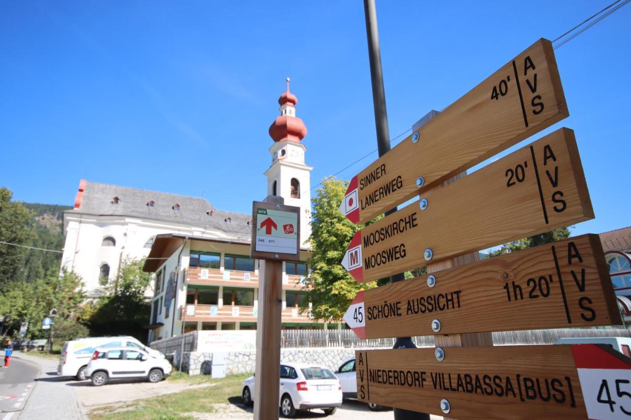 Aurturist Villabassa Bagian luar foto